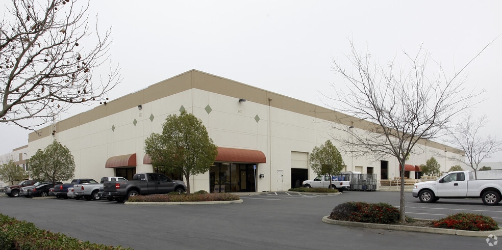 900 Business Park Dr, Dixon, CA for lease - Building Photo - Image 2 of 2