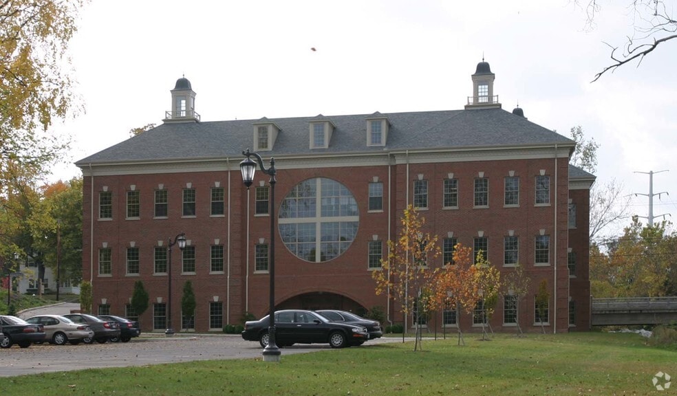 5470 Main St, Sylvania, OH for lease - Building Photo - Image 3 of 11