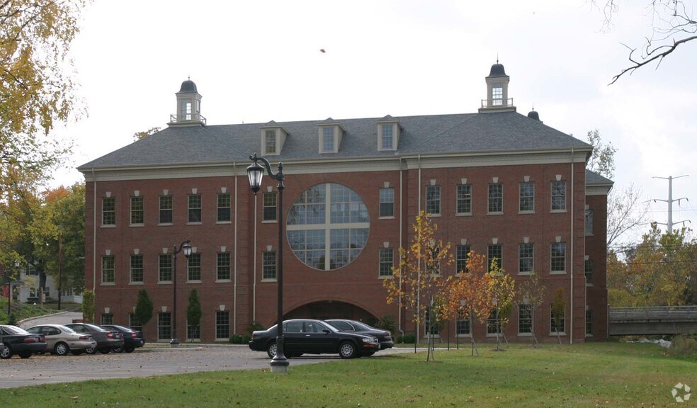 5470 Main St, Sylvania, OH à louer - Photo du bâtiment - Image 3 de 11