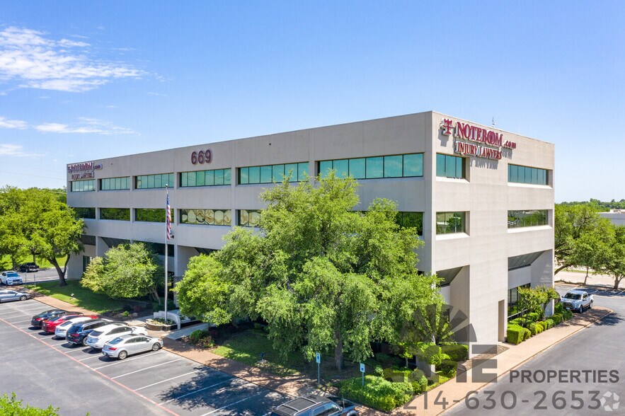 669 Airport Fwy, Hurst, TX for lease - Primary Photo - Image 1 of 8