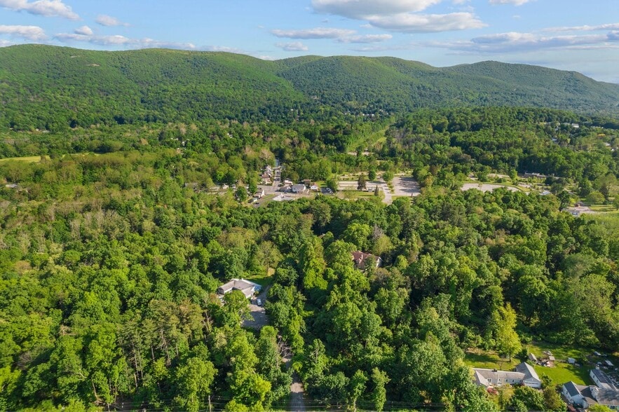 62 Old Glenham Rd, Fishkill, NY à vendre - Photo principale - Image 1 de 17