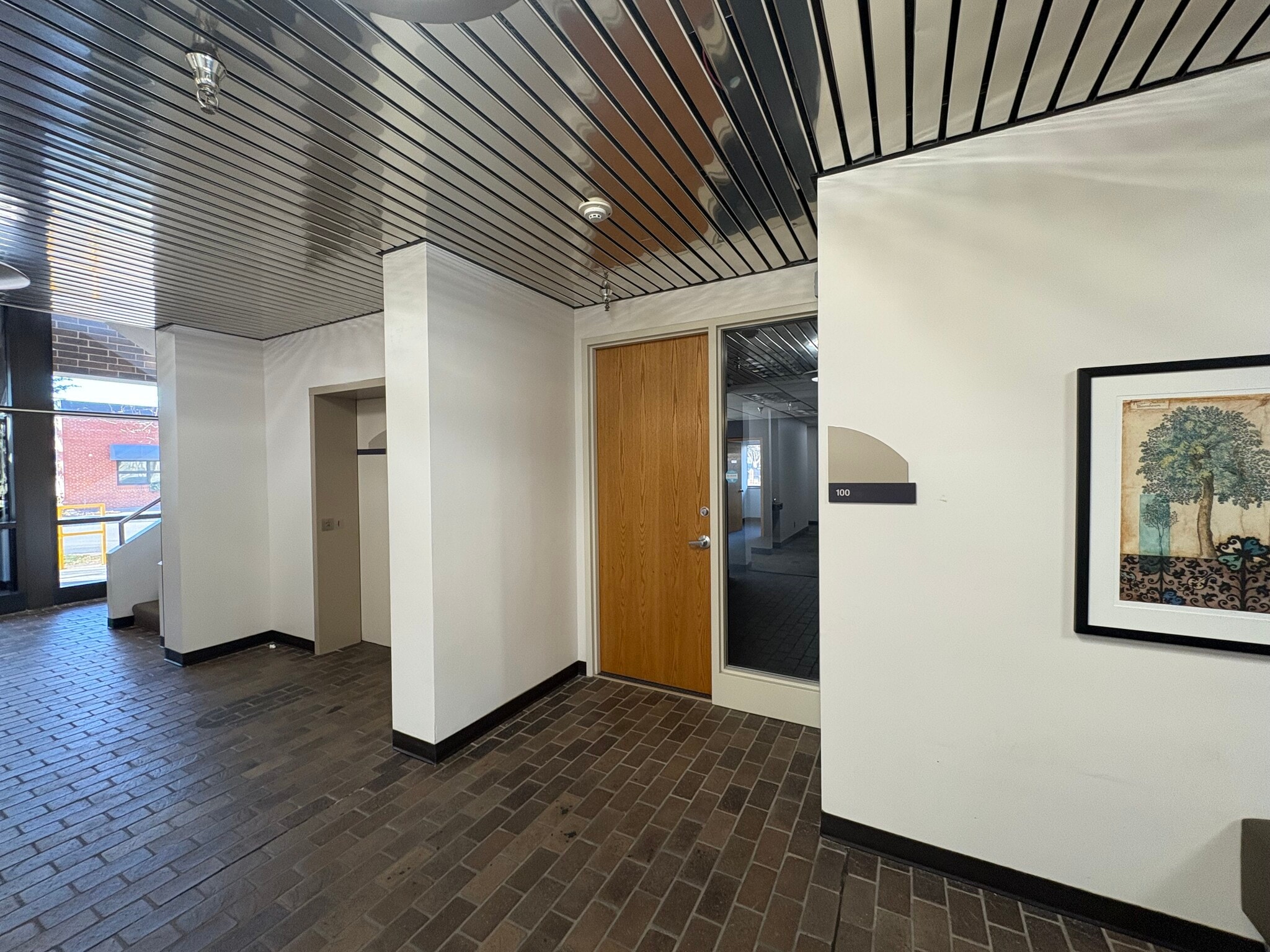 33 S 10th Ave, Hopkins, MN for lease Interior Photo- Image 1 of 6