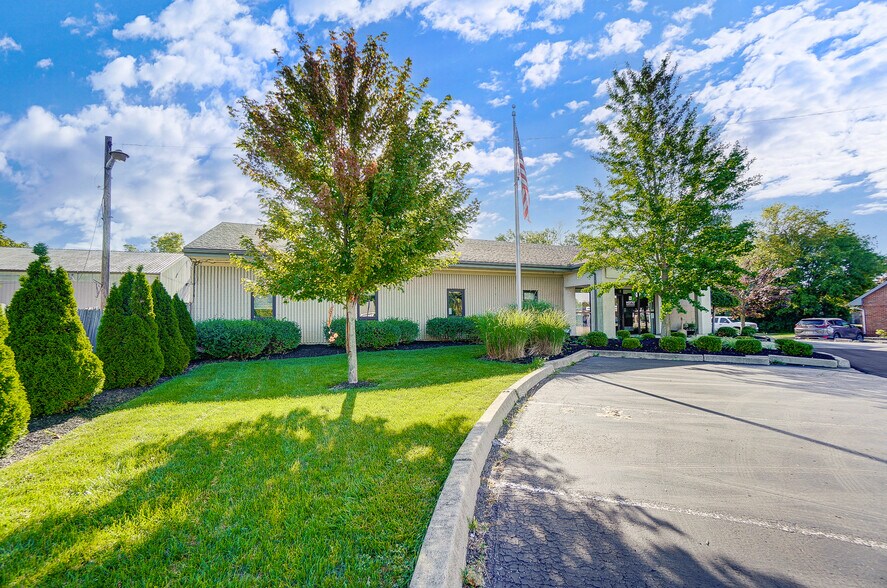 8900 N Dixie Dr, Dayton, OH à louer - Photo du bâtiment - Image 2 de 42