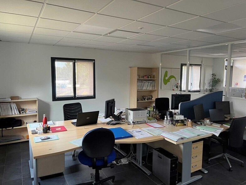 Office in Limoges for lease - Interior Photo - Image 1 of 8