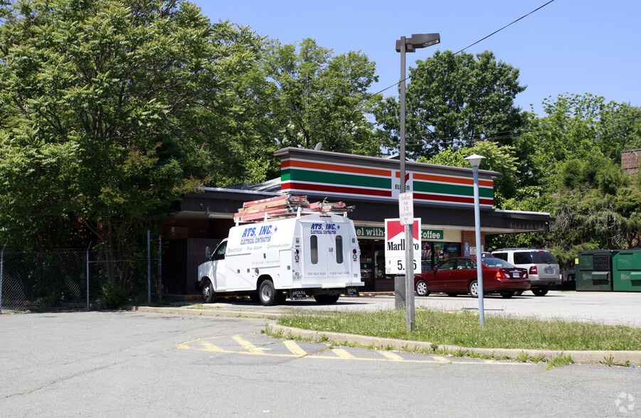 8226 Russell Rd, Alexandria, VA for sale - Building Photo - Image 3 of 3