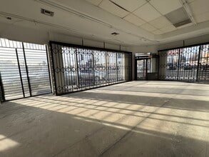7562 Laurel Canyon Blvd, North Hollywood, CA for lease Building Photo- Image 2 of 4