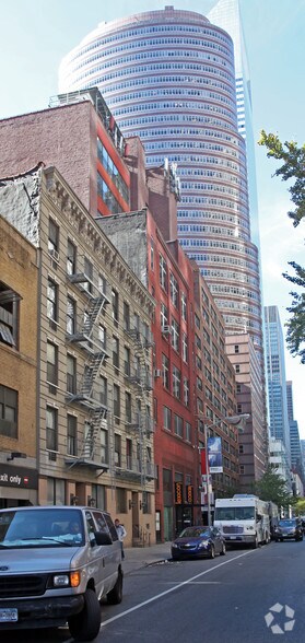 226 E 54th St, New York, NY à louer - Photo du bâtiment - Image 2 de 5