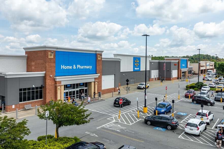 1200-1860 Greengate Centre Cir, Greensburg, PA for lease - Primary Photo - Image 2 of 4