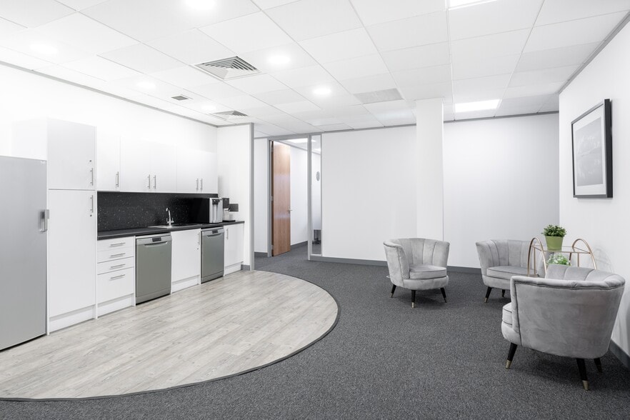 4 Redheughs Rigg, Edinburgh for lease - Interior Photo - Image 3 of 10