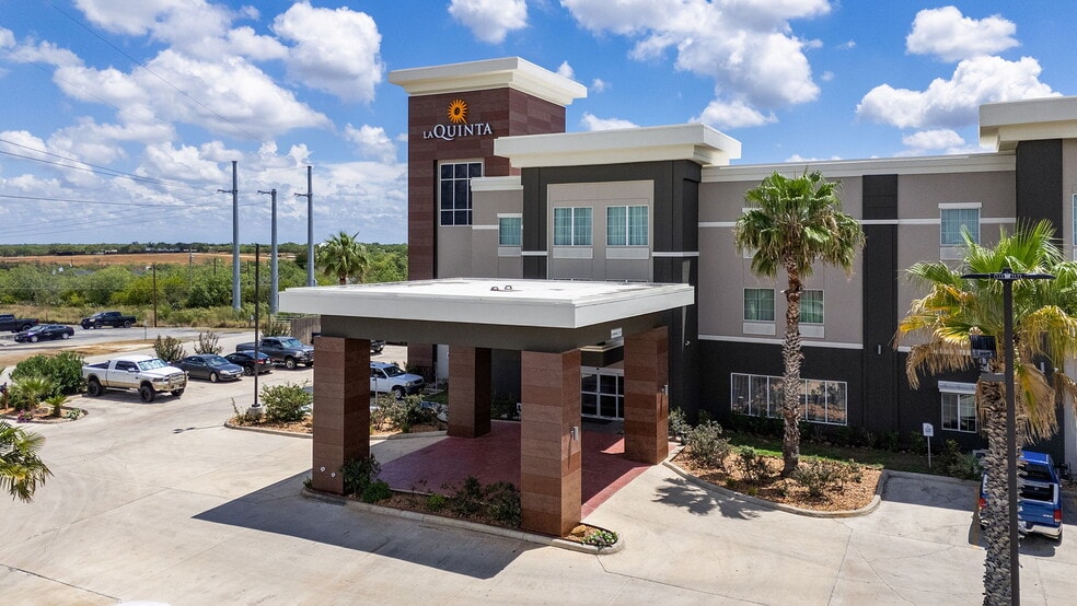 110 Bmt Dr, Jourdanton, TX for sale - Building Photo - Image 2 of 31