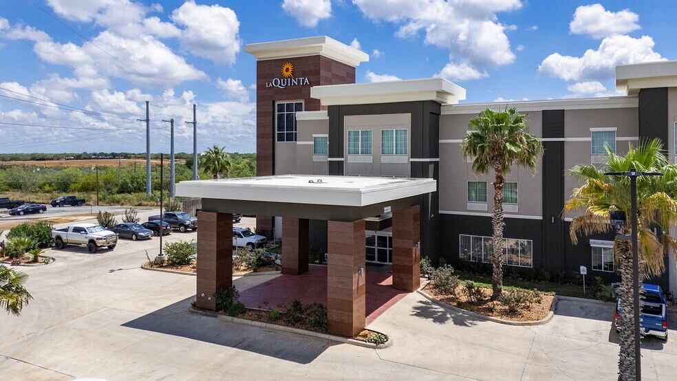 110 Bmt Dr, Jourdanton, TX à vendre - Photo du bâtiment - Image 2 de 31