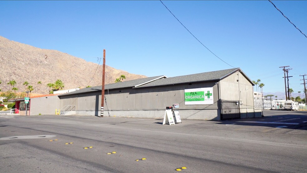 396-400 E Sunny Dunes Rd, Palm Springs, CA à louer - Photo du bâtiment - Image 2 de 8