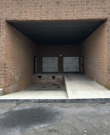 485 S Broadway, Hicksville, NY à louer - Photo du bâtiment - Image 3 de 5