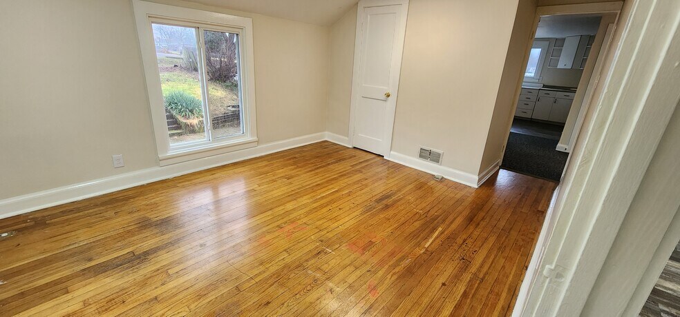 2221 E Morgan Ave, Evansville, IN à louer - Photo intérieure - Image 2 de 6