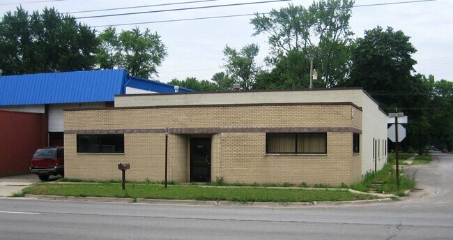 Plus de détails pour 25197 W 8 Mile Rd, Redford Township, MI - Industriel à vendre