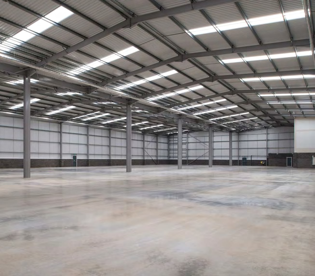 Hall Ln, Bolton for lease Interior Photo- Image 1 of 2