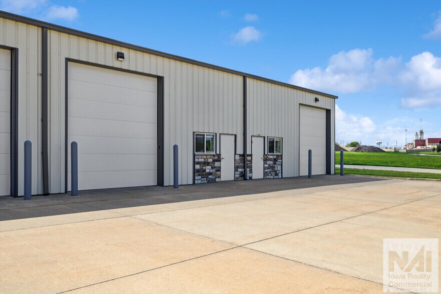 4151 3rd Ave, Marion, IA à louer - Photo du bâtiment - Image 2 de 7