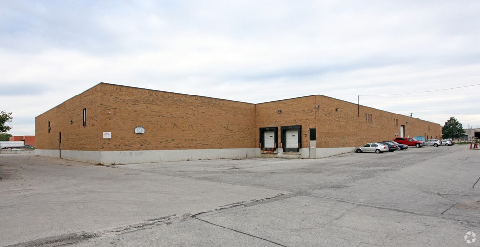 265-267 Champagne Dr, Toronto, ON for lease - Building Photo - Image 3 of 3