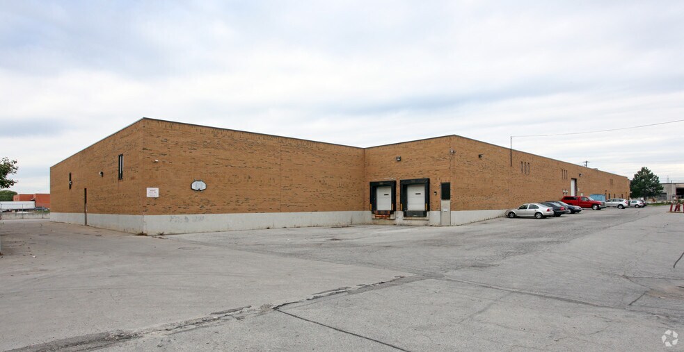265-267 Champagne Dr, Toronto, ON à louer - Photo du bâtiment - Image 3 de 3