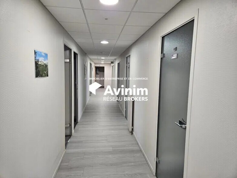 Office in Bourg-en-Bresse for lease - Interior Photo - Image 1 of 6