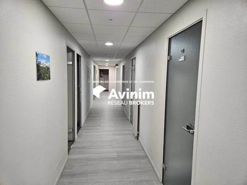 Office in Bourg-en-Bresse for lease Interior Photo- Image 1 of 7