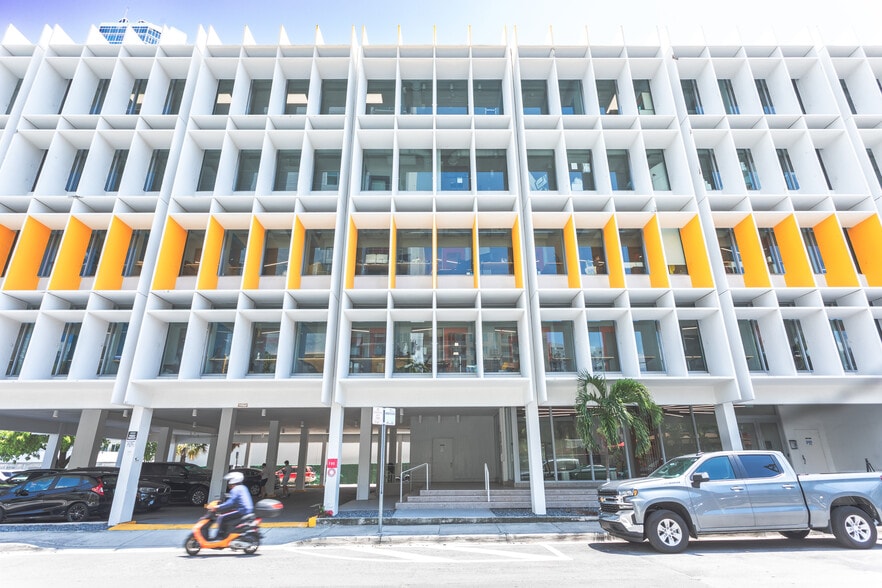 2125 Biscayne Blvd, Miami, FL for lease - Building Photo - Image 3 of 10