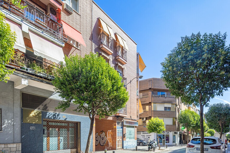 Calle de los Hermanos del Moral, 68, Madrid, Madrid for sale - Building Photo - Image 2 of 2