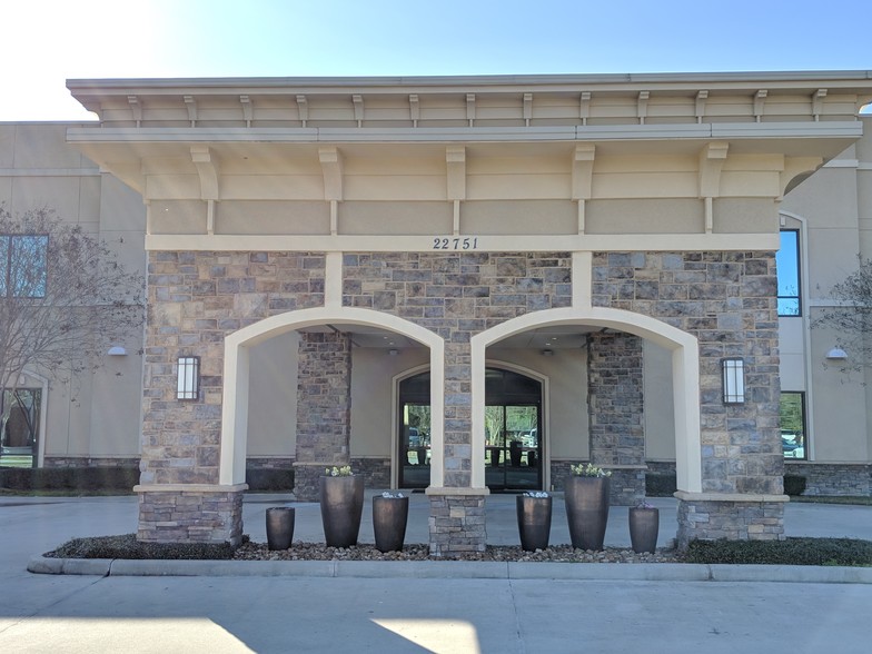 22751 Professional Dr, Kingwood, TX for lease - Building Photo - Image 2 of 9