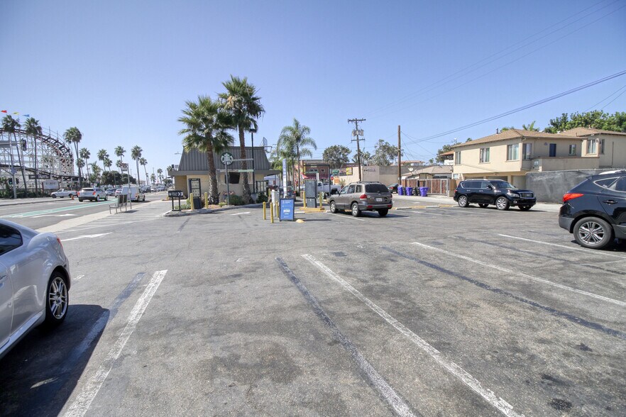 826 W Mission Bay Dr, San Diego, CA à louer - Photo du bâtiment - Image 3 de 6