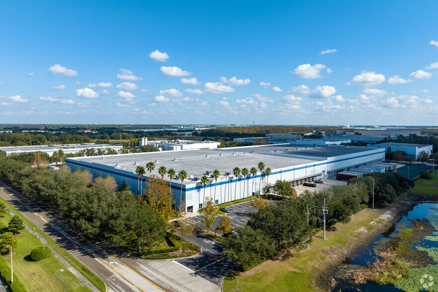10601 Southport Dr, Orlando, FL for lease - Building Photo - Image 3 of 6