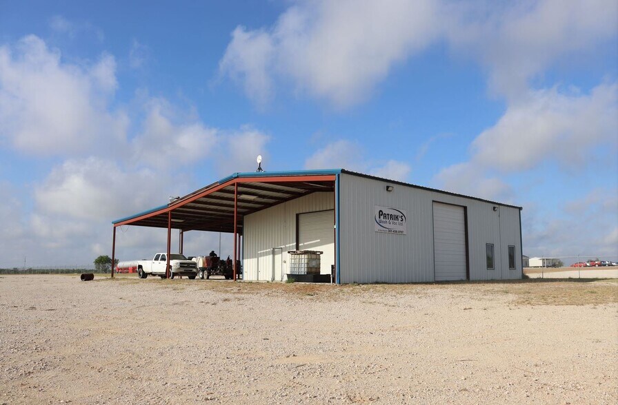 5805 W State Highway 97, Charlotte, TX à vendre - Photo du bâtiment - Image 2 de 5