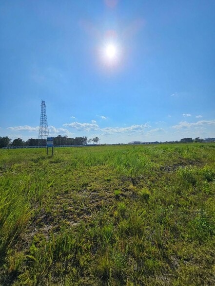 1001 Mabel Rawlinson Dr, Holly Ridge, NC for sale - Building Photo - Image 3 of 7
