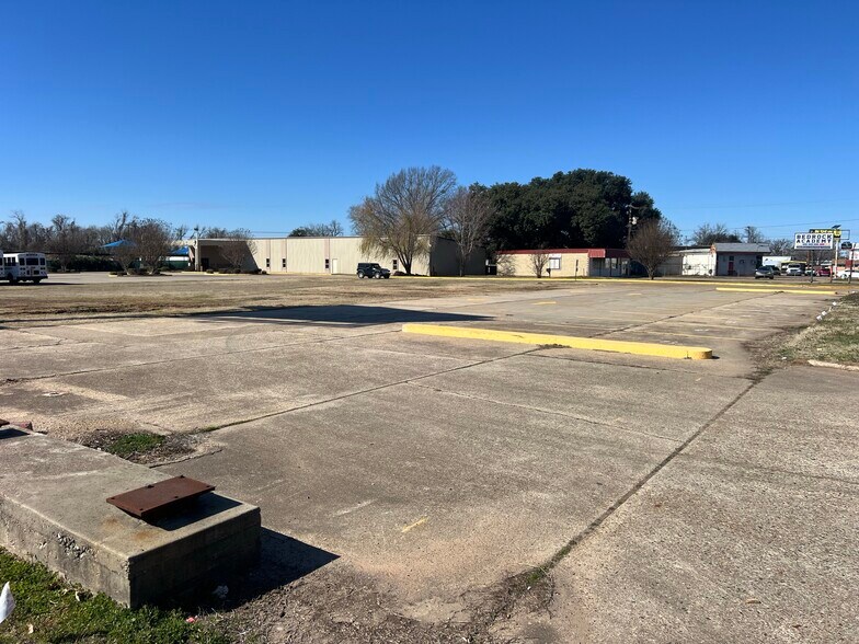 3226 Barksdale Blvd, Bossier City, LA à vendre - Photo du bâtiment - Image 1 de 3