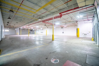 4609-4801 W Woolworth Ave, Milwaukee, WI à louer Photo intérieure- Image 2 de 10