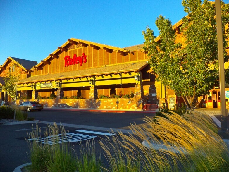 1620 Robb Dr, Reno, NV à louer - Photo du bâtiment - Image 2 de 12