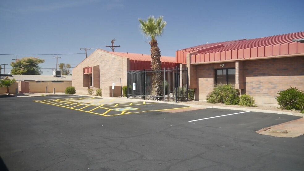 8618 N 35th Ave, Phoenix, AZ à louer - Photo du bâtiment - Image 3 de 4