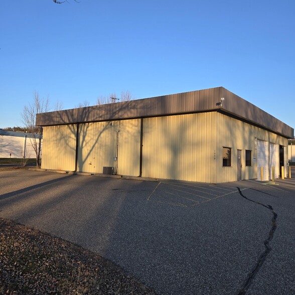 1050 Benson St, River Falls, WI for lease - Building Photo - Image 2 of 13