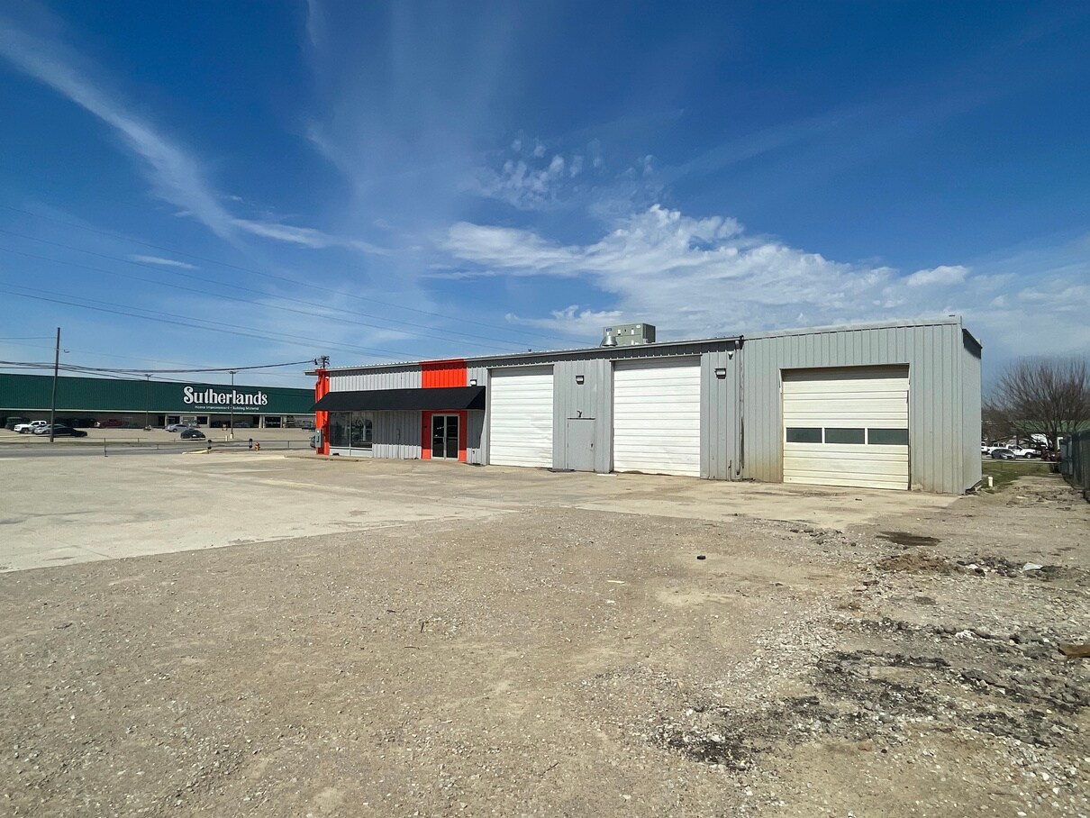 S Limit Ave portefeuille de 3 propriétés à vendre sur LoopNet.ca Photo du bâtiment- Image 1 de 11