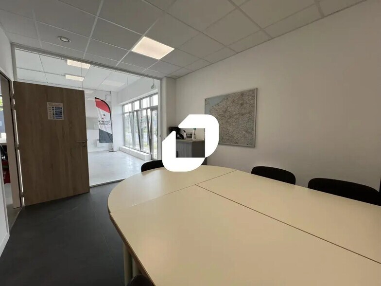 Commerce de détail dans Lesquin à louer - Photo intérieure - Image 2 de 13