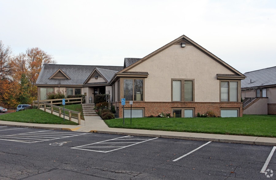 453 Waterbury Ct, Gahanna, OH for lease - Building Photo - Image 2 of 5