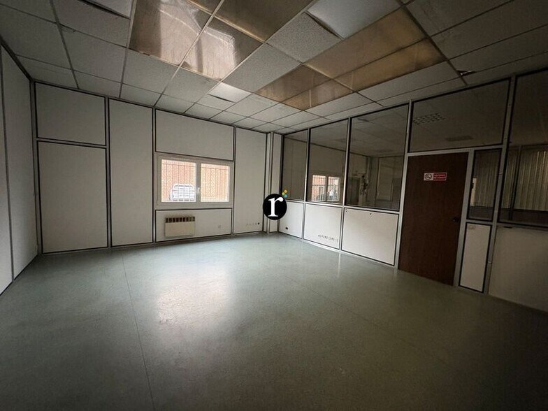 Flex in Pérenchies for lease - Interior Photo - Image 1 of 3