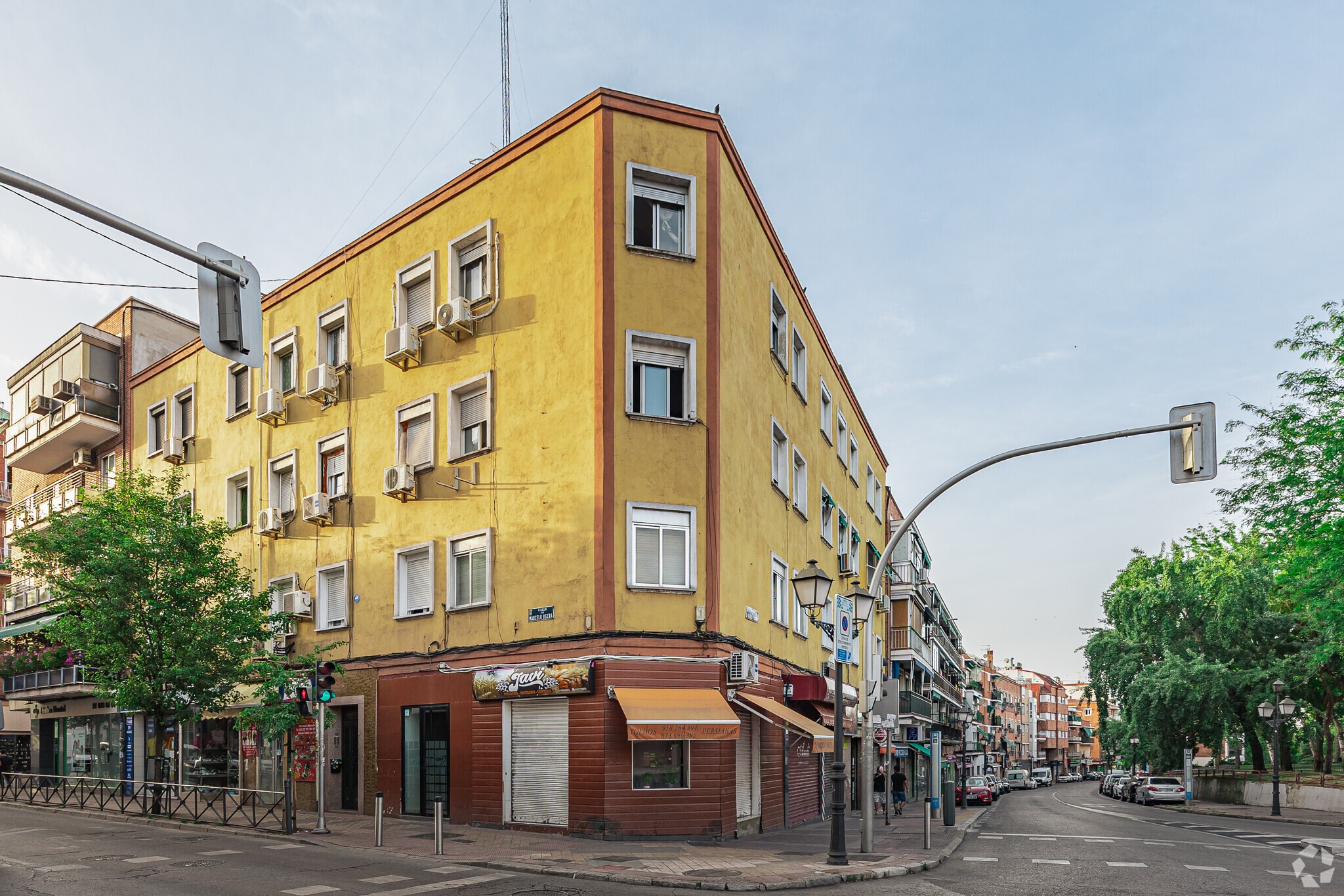 Avenida Rafaela Ibarra, 1, Madrid, Madrid for sale Primary Photo- Image 1 of 12