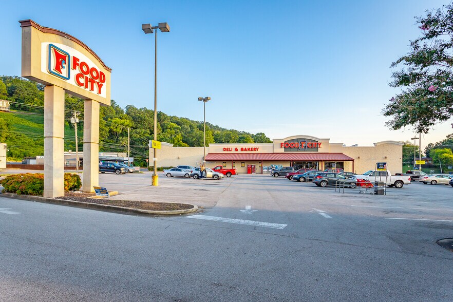 319 Chickamauga Ave, Rossville, GA à louer - Photo du bâtiment - Image 2 de 37