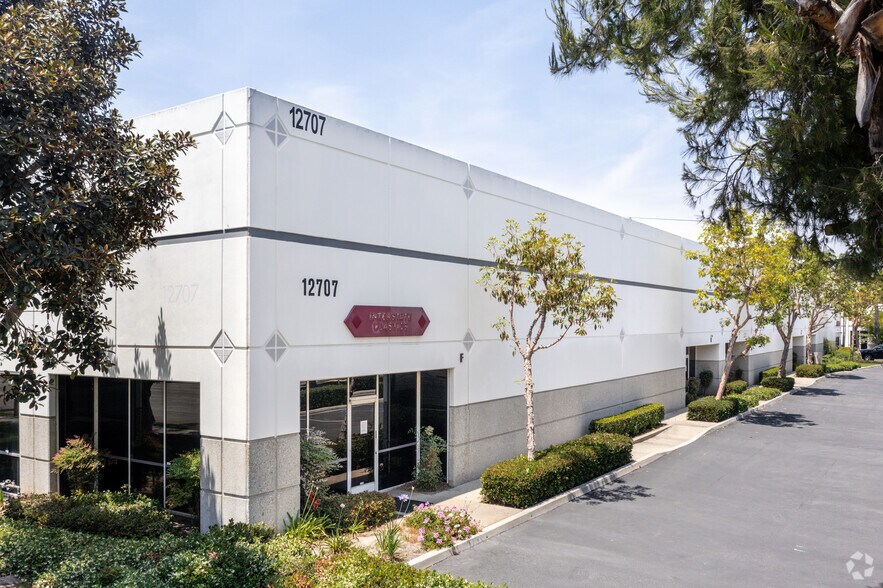 12707 Rives Ave, Downey, CA à louer - Photo principale - Image 2 de 12