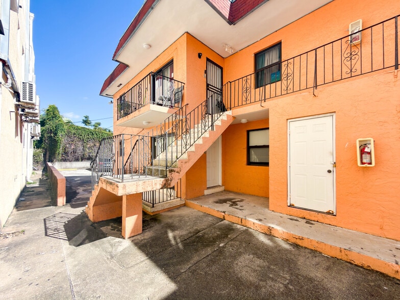 945 SW 4th St, Miami, FL for sale - Building Photo - Image 2 of 11