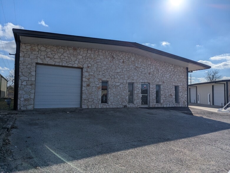 1511 Brandi Ln, Round Rock, TX for lease - Building Photo - Image 2 of 22