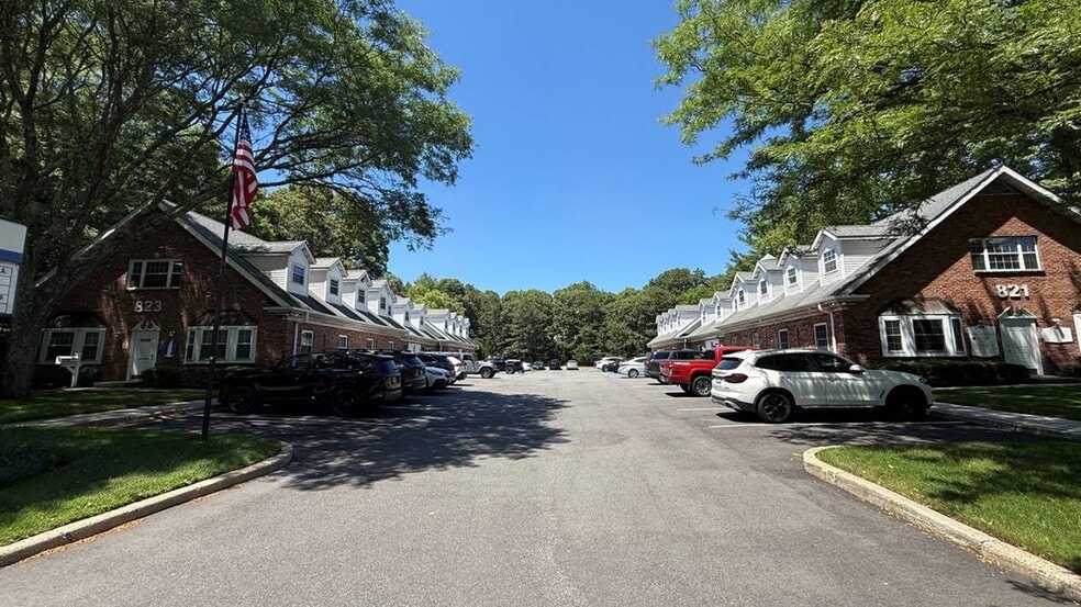 821-823 Jericho Tpke, Smithtown, NY for sale - Building Photo - Image 1 of 5