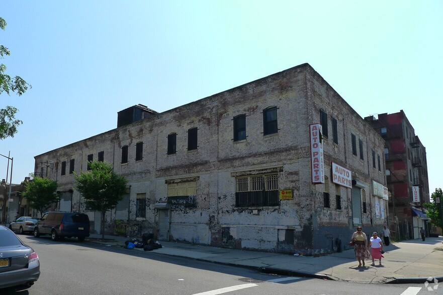 16-12 Madison St, Flushing, NY for lease - Building Photo - Image 2 of 3