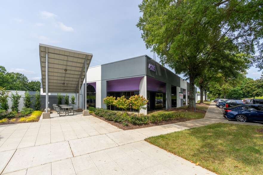 4205 Stuart Andrew Blvd, Charlotte, NC for lease - Primary Photo - Image 1 of 17