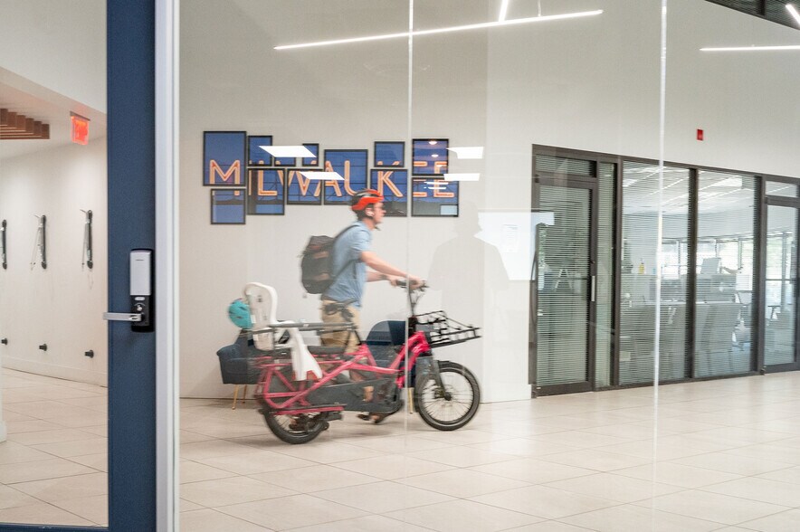 790 N Milwaukee St, Milwaukee, WI à louer - Photo du bâtiment - Image 2 de 15